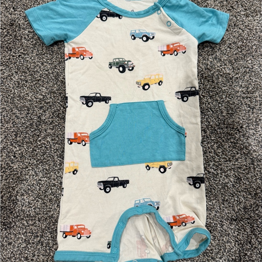 Kyte BABY Teal and Cream Car Print Bodysuit